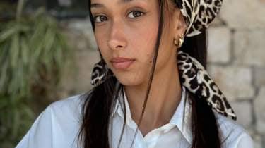 What Are 5 Ways to Upgrade Your Style With a Head Tie?