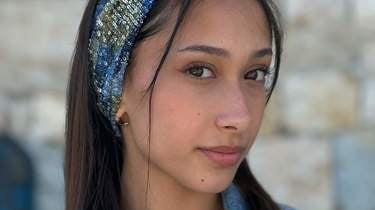 The Timeless Elegance of the Headscarf: Tradition Meets Modern Fashion