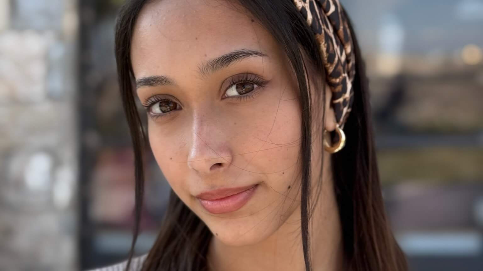 How to wear a headscarf with short hair