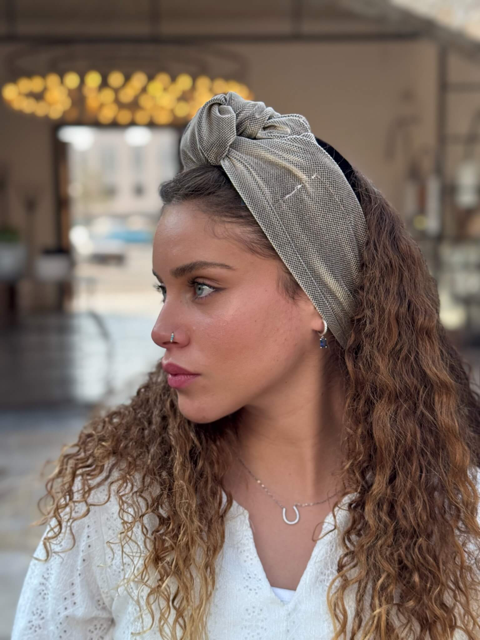 סרט קשירה לשיער קטיפה ביז נקודות שחורות