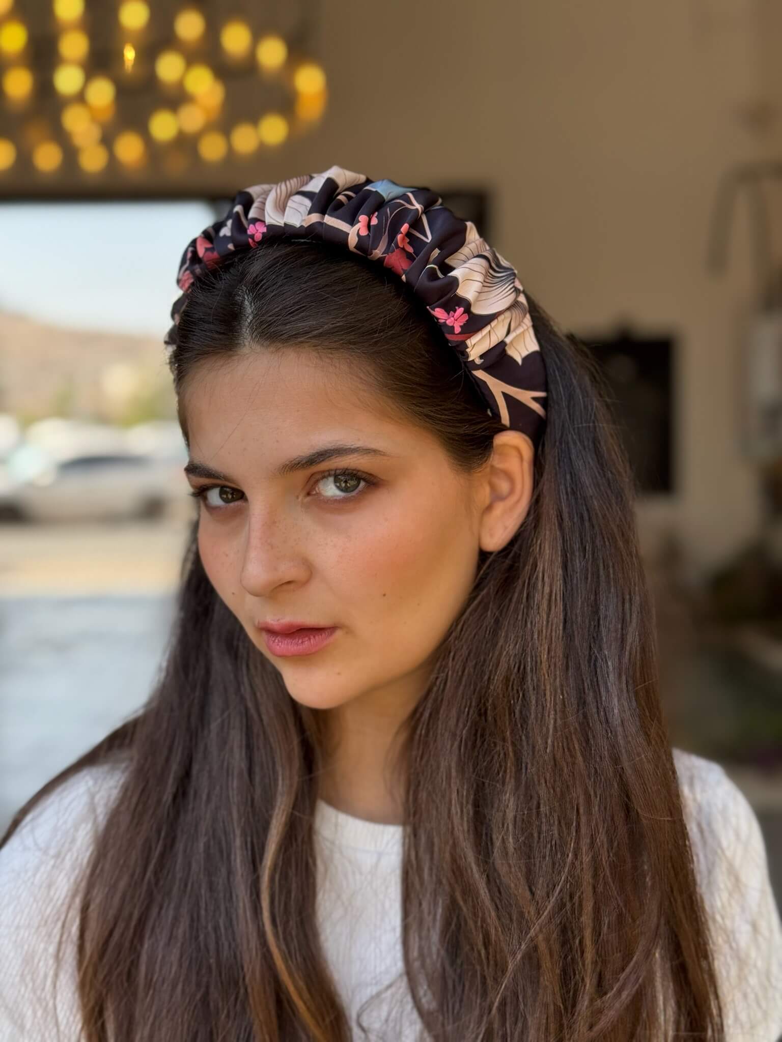 קשת לשיער שיפון שחור פרחוני ניוד תכלת וביז