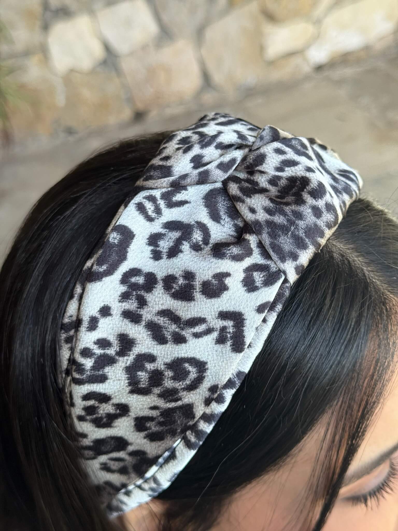 קשת לשיער שיפון מנומר שמנת ואפור