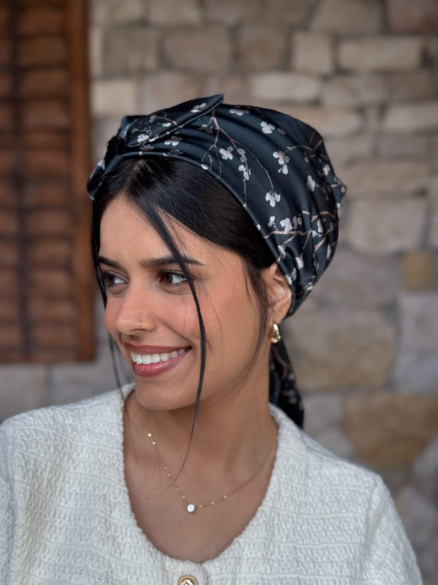 מטפחת ראש שיפון ירוק כהה עם פרחים