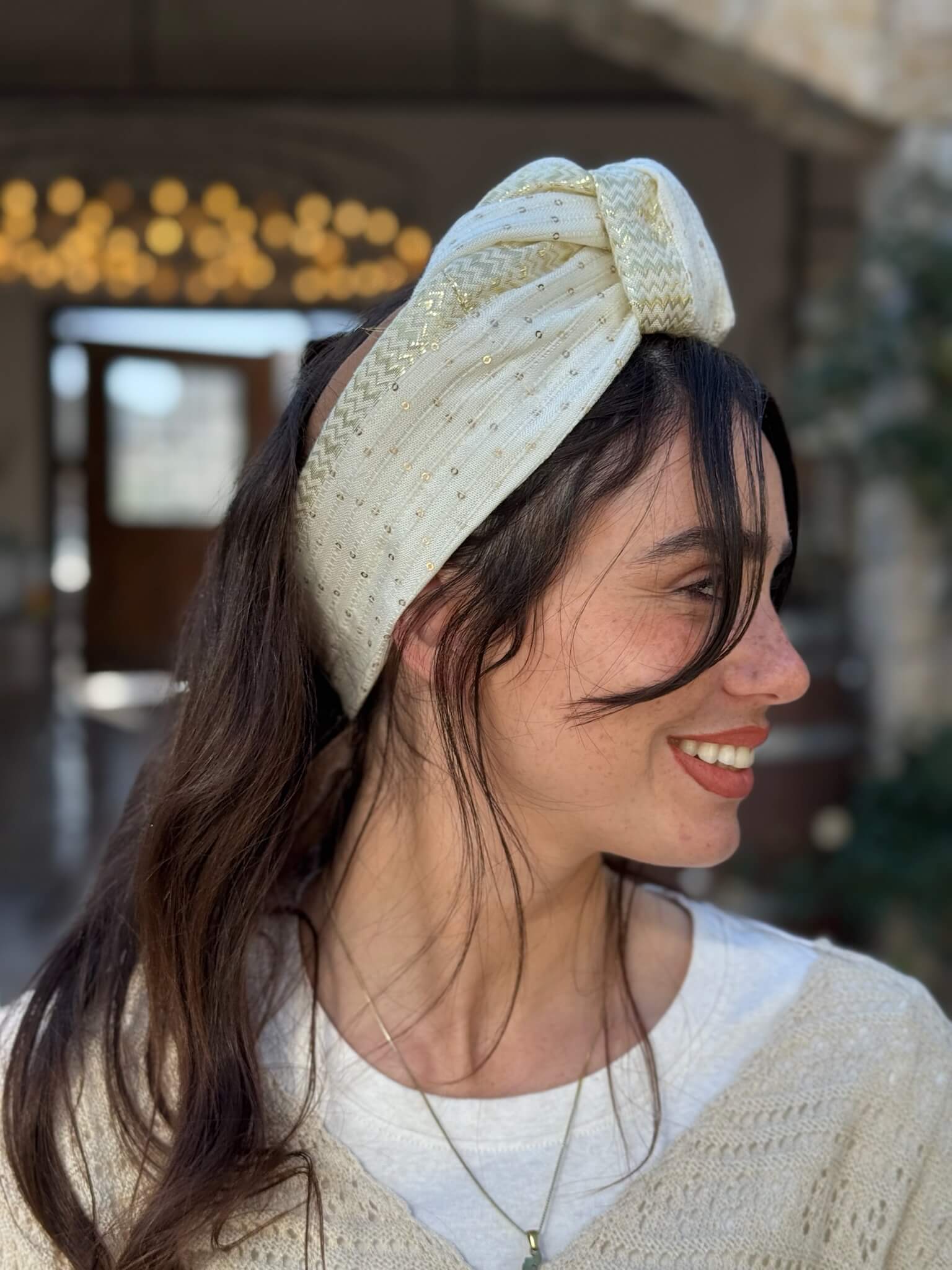 סרט קשירה לשיער אוף וית עם עיטורים בזהב
