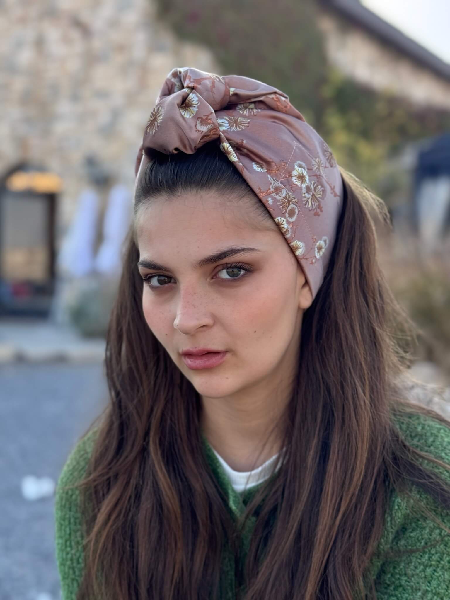 סרט קשירה לשיער שיפון ורוד עתיק בהיר עם פרחים שמפניה