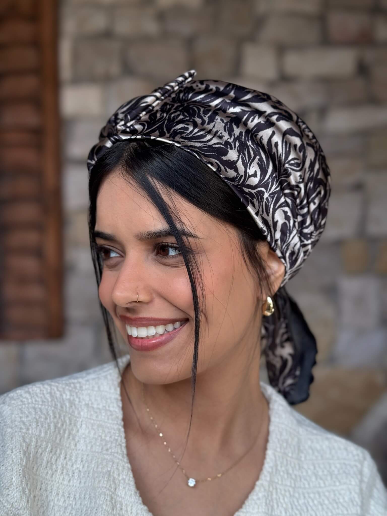 מטפחת ראש שיפון שחור ובז פייזלי