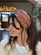 מיני טורבן פרחוני חום צבע על צבע