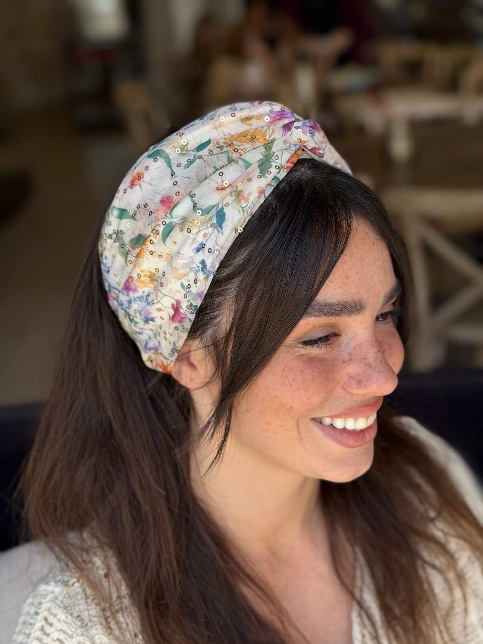 מיני טורבן שיפון עם פייט עדין זהב פירחוני ציבעוני עדין