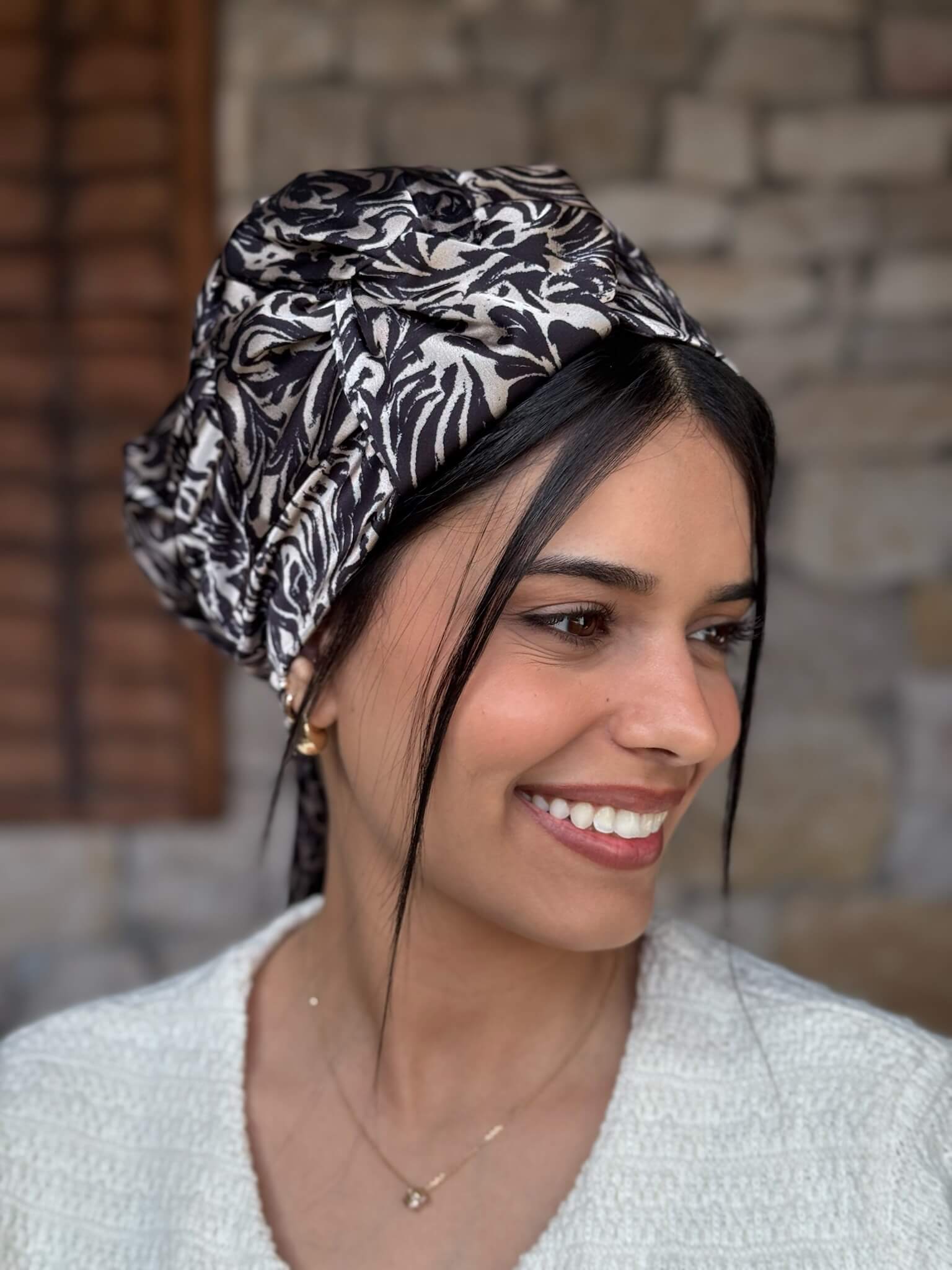 מטפחת ראש שיפון שחור ובז פייזלי