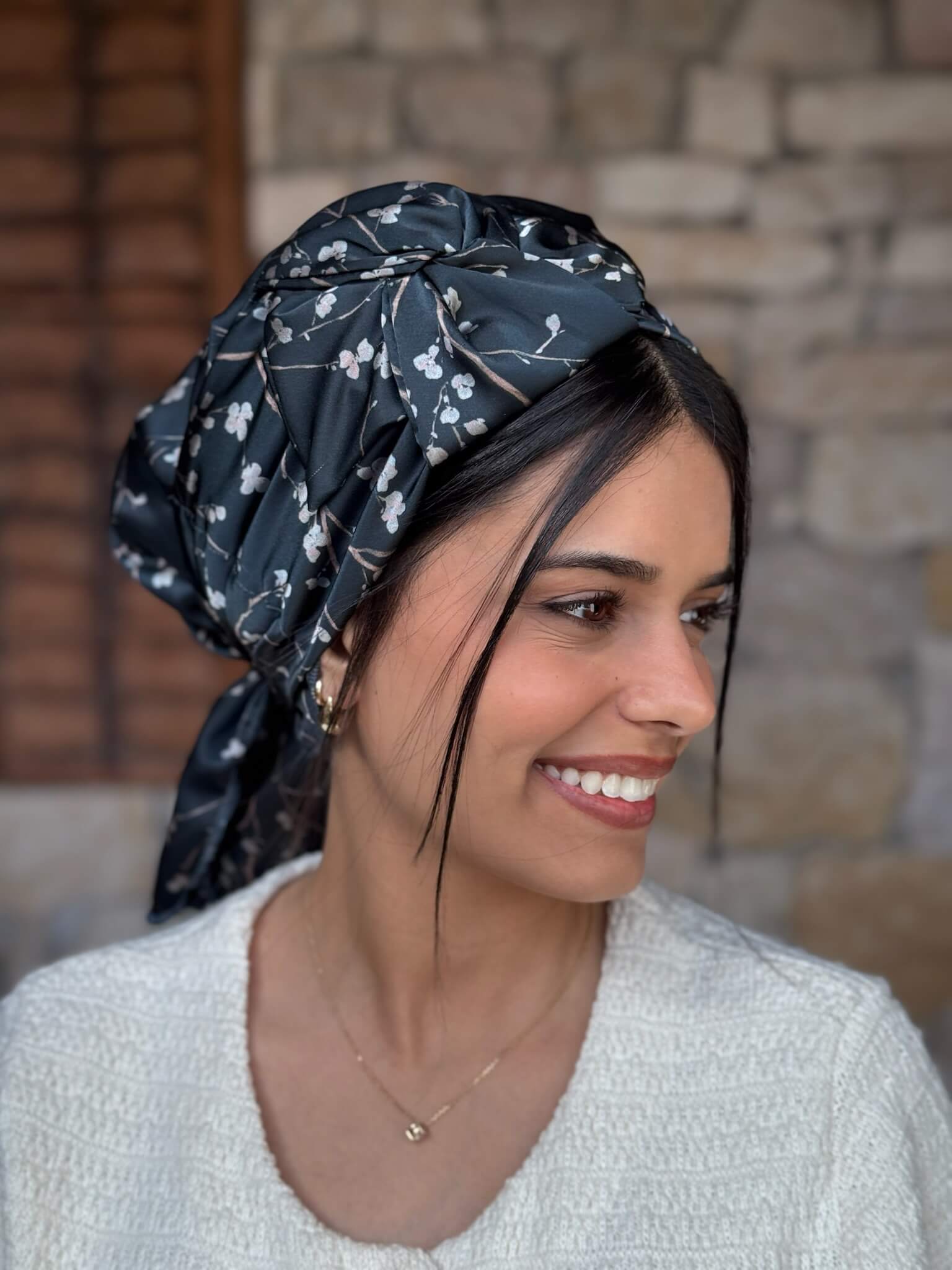 מטפחת ראש שיפון ירוק כהה עם פרחים